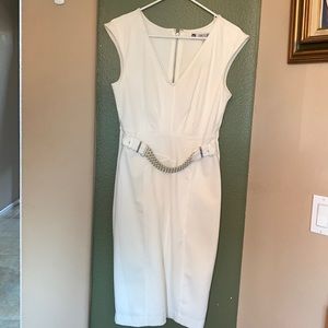 Jennifer Lopez size 4 Shell color Dress with Chain Belt & back long zipper